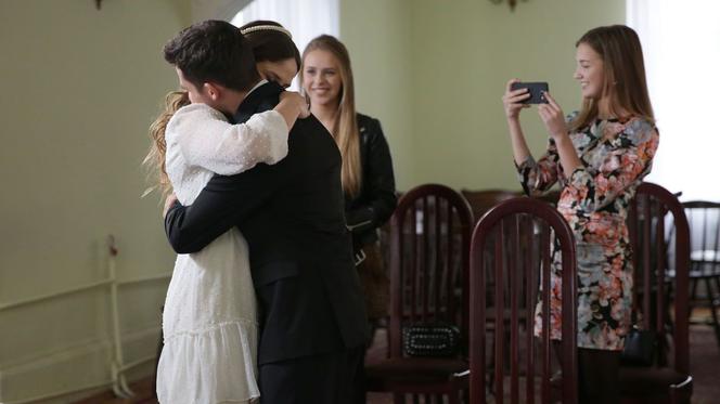 M jak miłość, odc. 1512: Lilka (Monika Mielnicka), Mateusz (Krystian Domagała), Ewa (Jowita Chwałek)