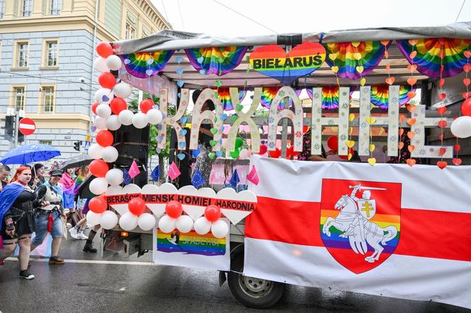 17. Wrocławski Marsz Równości wystartował. Na trasie pojawili się przeciwnicy 