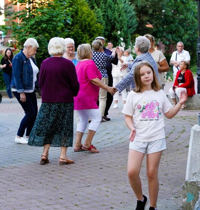 Potańcówka pod chmurką