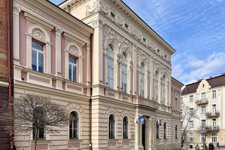 Budynek dawnej Kasy Oszczędności przy ulicy Wałowej w Tarnowie