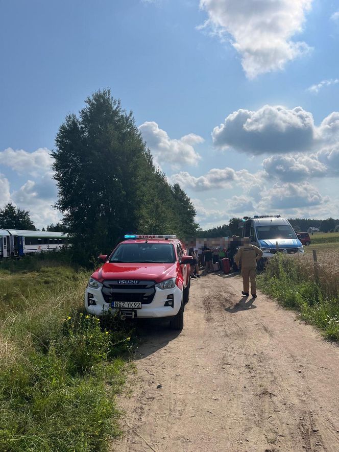 Tragedia na torach. Bus zderzył się z pociągiem. Kierowca nie żyje