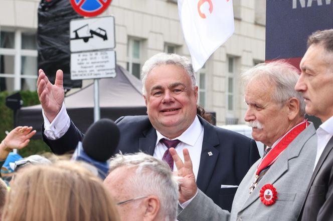 Karol Nawrocki prezydentem. Tłumy pod Sejmem