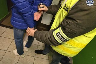 Podał się za urzędnika i powiedział, że musi sprawdzić ogrodzenie. Chwilę później z domu zniknęło 15 tys. zł