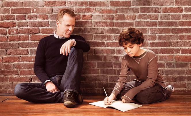 Touch. Jake (David Mazouz), Martin (Kiefer Sutherland)