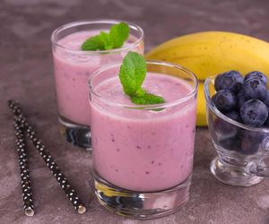 Koktajl z bananem i jagodami to popularny błąd. Ten dodatek może pozbawić dziecko cennych składników