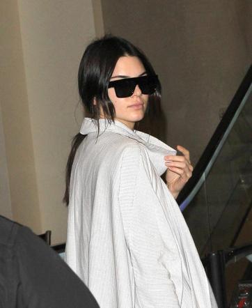 Kendall Jenner w za krótkich spodniach