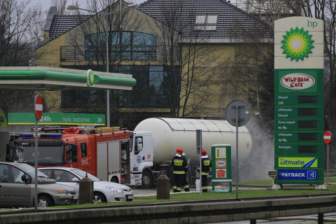 Trójmiasto: Awaria na stacji paliw! Wielka ewakuacja i zablokowane drogi! [ZDJĘCIA]