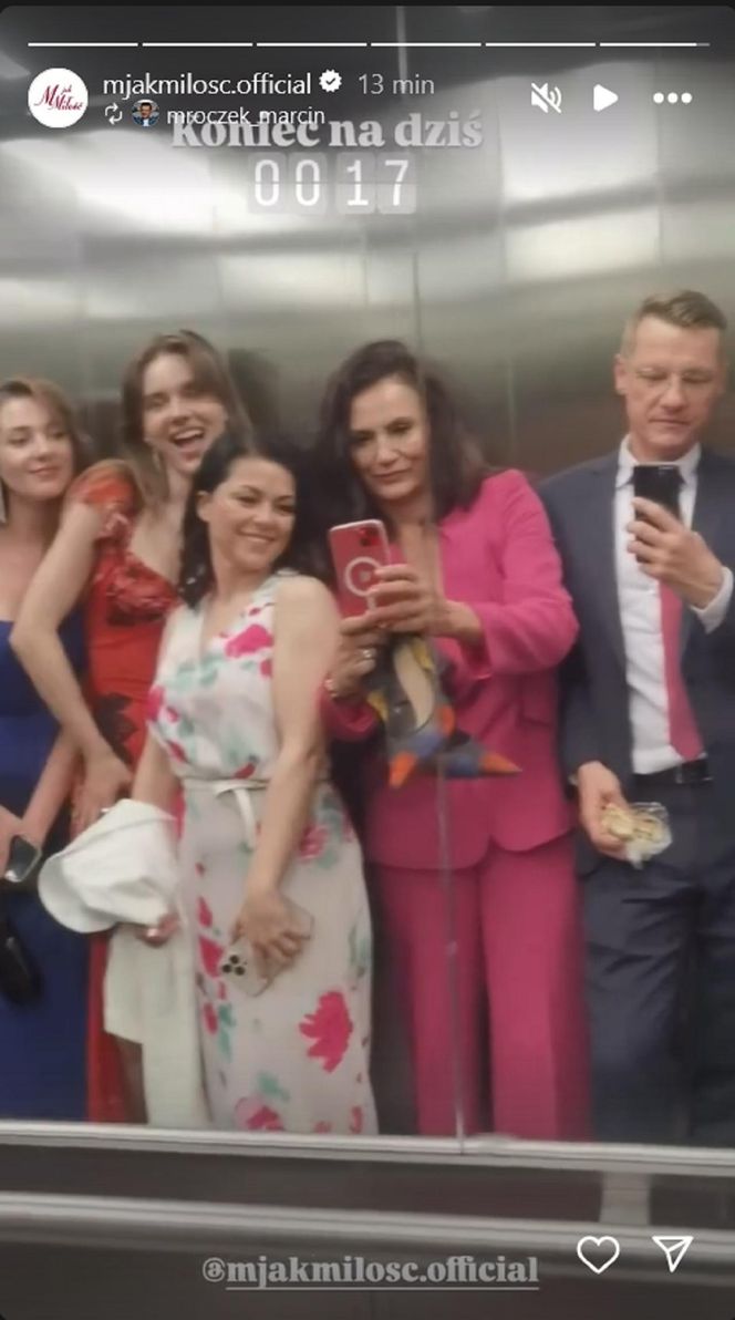 M jak miłość na planie. Małgorzata (Aleksandra Pieczyńska), Ania (Alina Szczegielniak), Franka (Dominika Kachlik), Kinga (Katarzyna Cichopek), Piotrek (Marcin Mroczek)