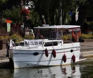 Niecodzienna atrakcja turystyczna na Mazurach. Uruchomiono pierwszą w regionie taksówkę wodną [ZDJĘCIA]