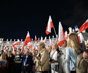Zło dobrem zwyciężaj. Setki osób czuwały w Watykanie w rocznicę wyboru Jana Pawła II