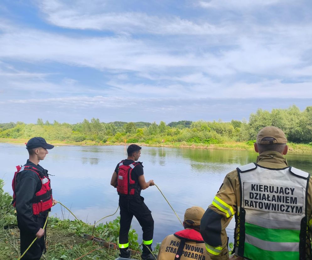 Tragedia nad Dunajcem! Ciągnik z mężczyzną wpadł do rzeki. Nowe informacje