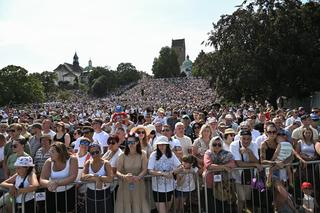 Defilada wojskowa 2024 w Warszawie. 2 tys. żołnierzy i kilkaset sztuk sprzętu wojskowego na ulicach miasta [ZDJĘCIA]