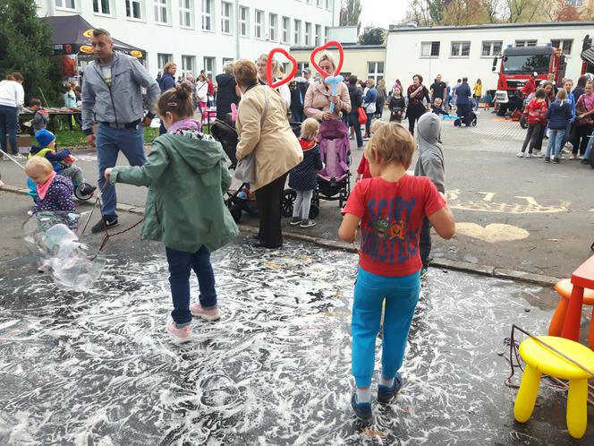 Dzieciaki z podstawówki na łódzkich Bałutach wspierały swoją koleżankę