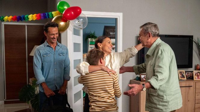 Barwy szczęścia odc. 3141. Kasia (Katarzyna Glinka), Mariusz (Rafał Cieszyński), Ksawery (Bartosz Gruchot), Czesław Zarzeczny (Marian Jaskulski)