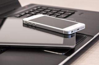 Stracił 1,1 mln zł na oszustwie internetowym. Wykonał kilka przelewów do oszustów