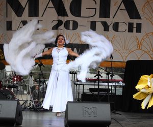 Było spotkanie z modą, muzyką i samochodami z lat 20. w Korczewie. Za nami impreza „Magia lat 20-tych” 2025