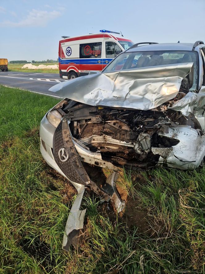 Wypadek niedaleko Gostynia. Kobieta zasnęła za kółkiem