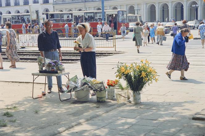 Sprzedaż kwiatów na placu Bankowym, 1993