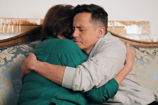 Barwy szczęścia, odcinek 3205. Matka Błażeja (Elżbieta Kijowska), Błażej (Piotr Ligienza)