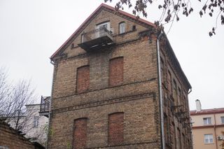 Opuszczona zabytkowa kamienica przy ul. Sienkiewicza w Białymstoku
