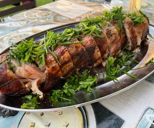 Schab faszerowany w stylu śródziemnomorskim. Doskonały na ciepło i na zimno