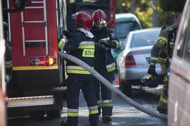 Tragedia na Woli. Strażacy znaleźli zwęglone zwłoki