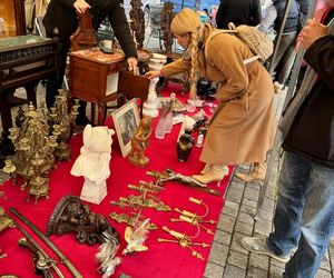 Wcisło buszuje na pchlim targu.