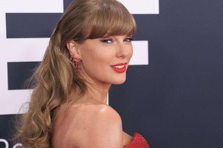 Piosenka Taylor Swift w Opowieści podręcznej. To oznacza tylko jedno! Fani pieją z zachwytu