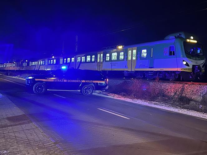 Makabryczny wypadek w Duchnicach. Pod kołami pociągu znalazł się mężczyzna. Nie żyje