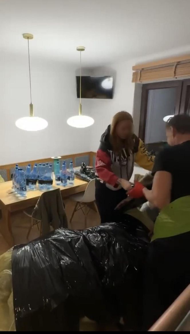 Gigantyczny pająk z plastikowych butelek ozdobił dom w Lublinie