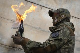 Wojna na Ukrainie - koktajle dla wroga