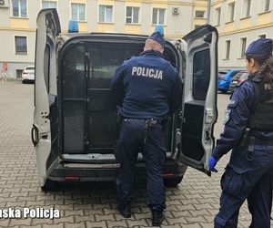 Złapał za nóż i zadawał ciosy. Kłótnia współlokatorów mogła zakończyć się tragedią