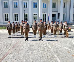 Na Skwerze Niepodległości w Siedlcach można było wysłuchać okolicznościowych przemówień i Apelu Pamięci Oręża Polskiego