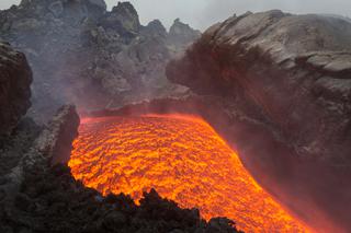 Erupcja najmniejszego aktywnego wulkanu świata [NIESAMOWITE ZDJĘCIA]