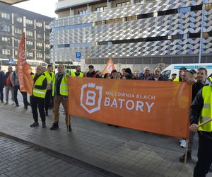 Protest hutników pod Węglokoksem w Katowicach. Co innego nam mówią, a co innego robią