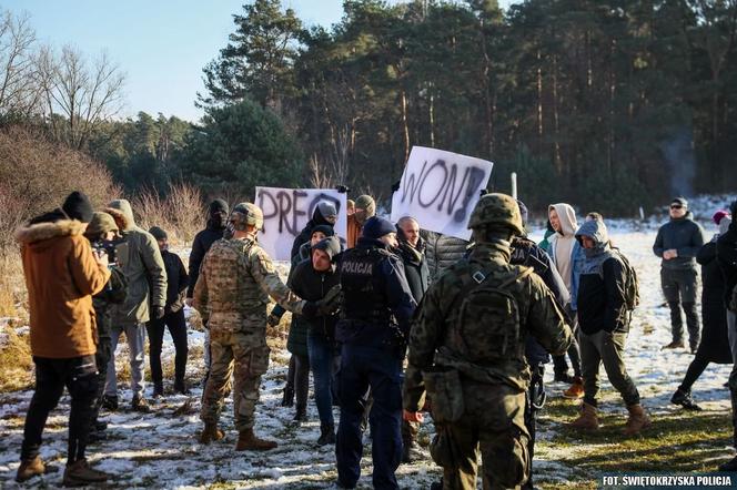 Ćwiczenia służb na kieleckiej Bukówce