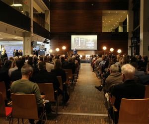 Dariusz Szpakowski napisał książkę. Plejada gwiazd na premierze