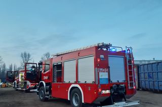 Wierzbica. Wybuch w zakładzie pracy. Dwóch mężczyzn rannych, jeden ciężko. Wypadek pod Radomiem [ZDJĘCIA].