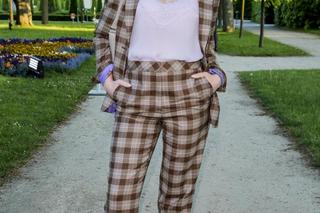 Modne stylizacje w kratę