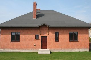 Kratówka: cegła z otworami na mury nośne, osłonowe i ściany działowe. Gdzie ją zastosować?