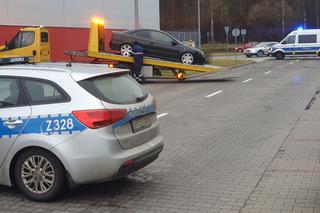 Dwie młode osoby znalezione martwe w sobotę na parkingu przy centrum handlowym w Markach