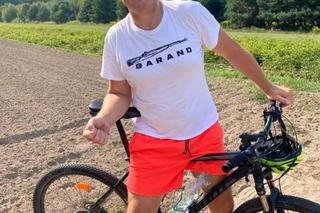 Trener Mirek Okniński pokazał się bez koszulki. 53-letni trener ma się czym pochwalić! Trzyma się świetnie 