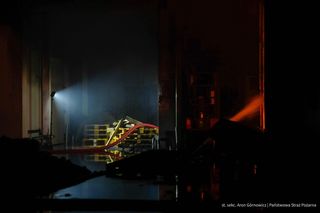  Kawle. Pożar zakładu przetwórstwa drobiowego. 120 strażaków walczy z żywiołem w czwartek, 14 sierpnia. Jeden z nich zaginął [ZDJĘCIA]