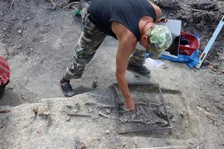 Wyjątkowe odkrycie w Chełmie. Znaleziono groby dziecięce z XIII wieku. Jeden ma cechy pochówku antywampirycznego