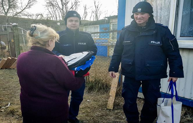 Mundurowi pomagali swoim podopiecznym także wcześniej.