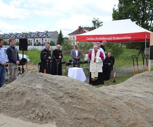 Abp Marek Jędraszewski poświęcił plac pod rozbudowę Zakładu Opiekuńczo-Leczniczego Caritas w Zatorze
