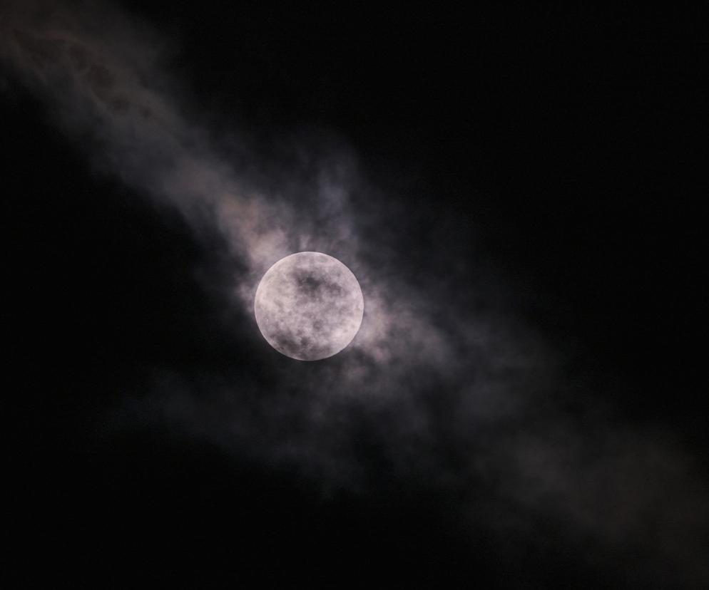 Superpełnia Księżyca 2023 - kiedy wypada? Tego zjawiska nie można przegapić!