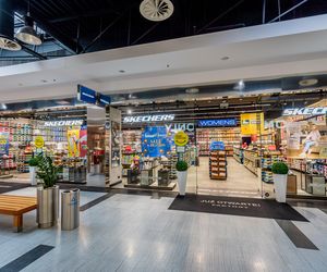 Amerykański gigant obuwia Skechers otworzył sklepy outletowe w warszawskich centrach FACTORY