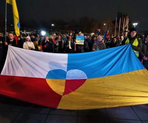 Manifestacja na pl. Solidarności w Szczecinie w pierwszą rocznicę inwazji na Ukrainę