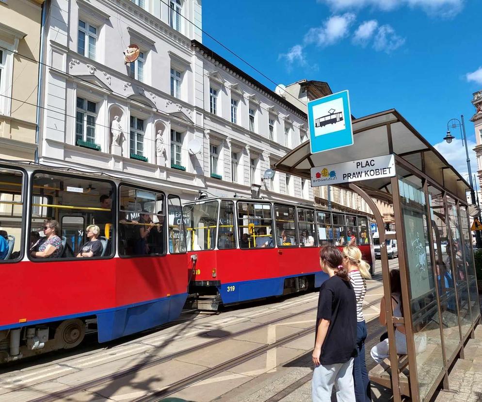 Zmiany w kursowaniu autobusów i tramwajów po wakacjach. Od września te połączenia znikają z rozkładów jazdy 